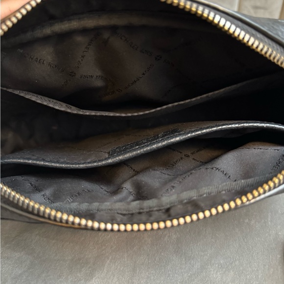 Michael Kors Jet Set Black Pebbled Leather Crossbody Bag with Silver Chain - Picture 8 of 16